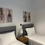 Christellie Luxury Lägenhet Kiáton