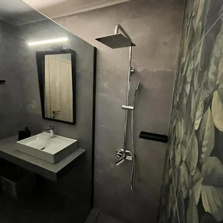 Christellie Luxury Kiáto