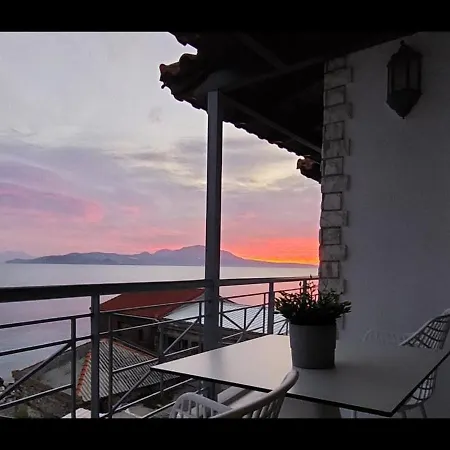 Christellie Luxury Kiáto